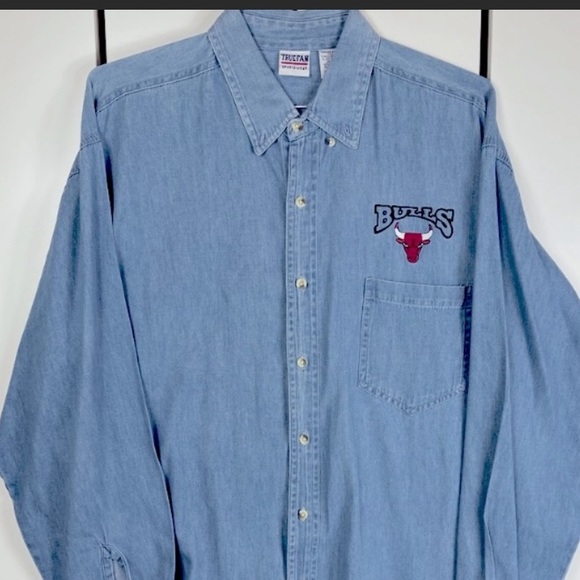 VTG Chicago Bulls Embroidered Logo Light Wash Button Down Shirt Men's XL - Picture 8 of 8